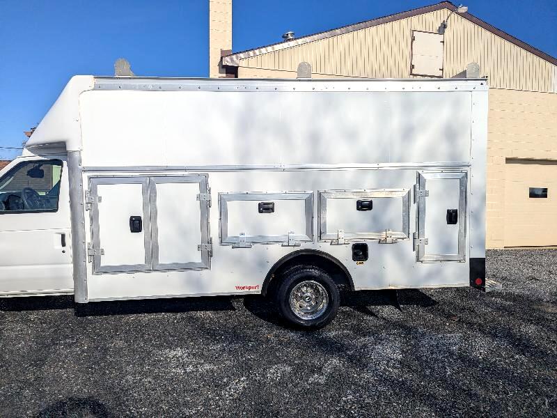 Ford E-450 Super Duty  2023