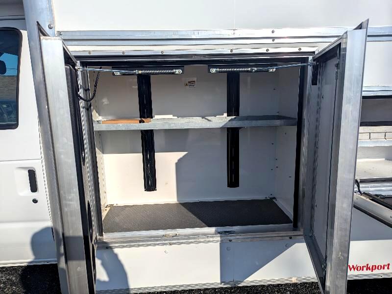 Ford E-450 Super Duty  2023