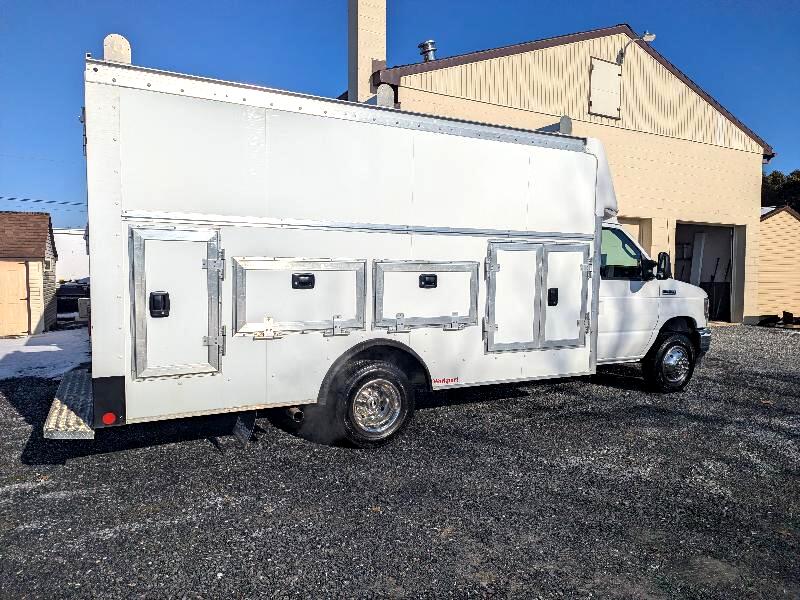 Ford E-450 Super Duty  2023