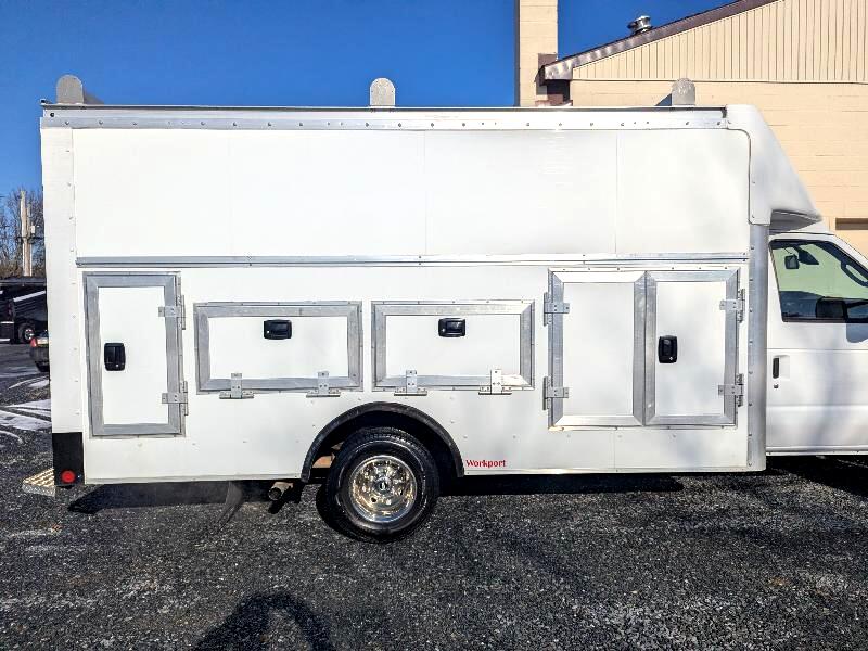 Ford E-450 Super Duty  2023