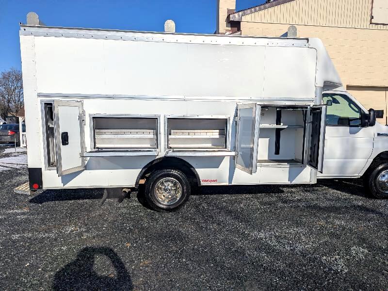 Ford E-450 Super Duty  2023