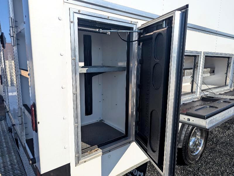 Ford E-450 Super Duty  2023