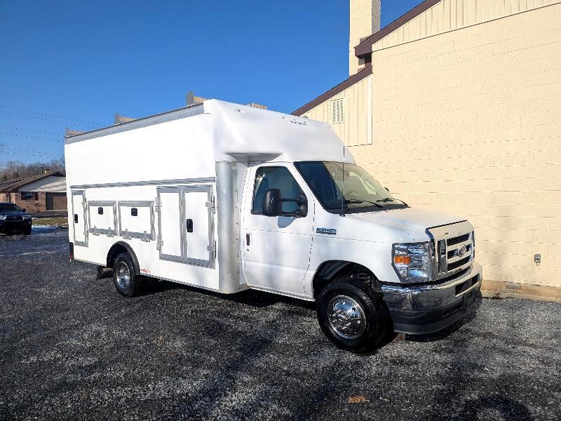 Ford E-450 Super Duty  2023