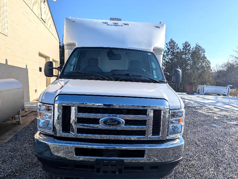 Ford E-450 Super Duty  2023