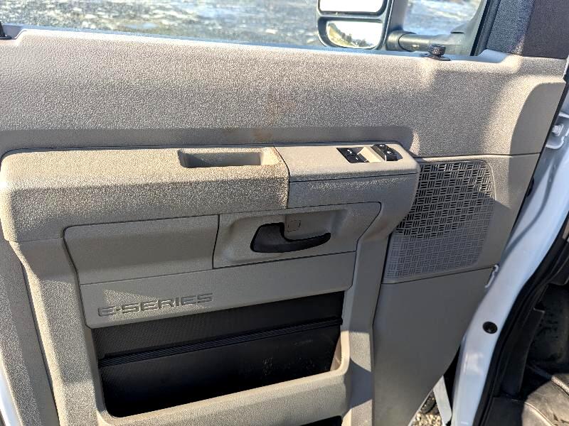 Ford E-450 Super Duty  2023