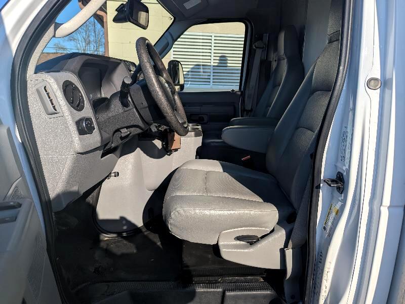 Ford E-450 Super Duty  2023