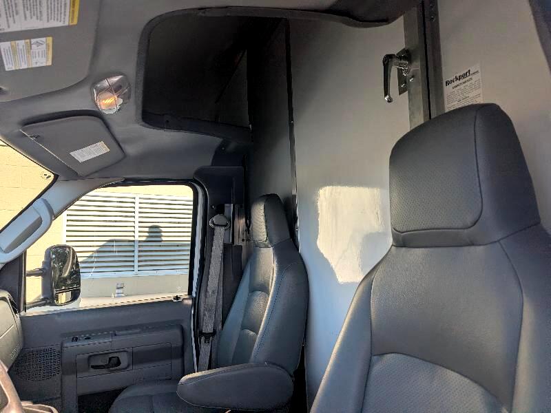 Ford E-450 Super Duty  2023