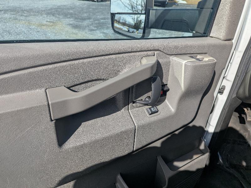 GMC Savana G3500 159 in. 2022