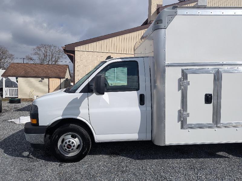 GMC Savana G3500 159 in. 2022