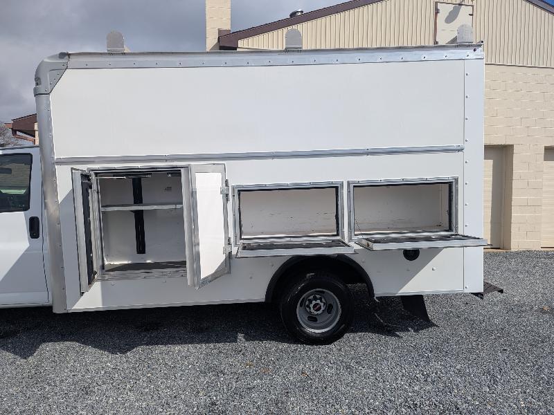 GMC Savana G3500 159 in. 2022