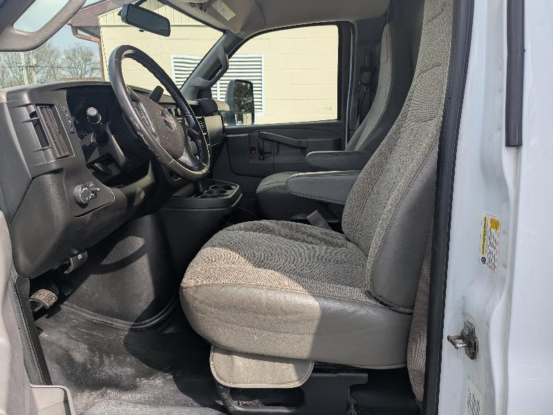 GMC Savana G3500 159 in. 2022