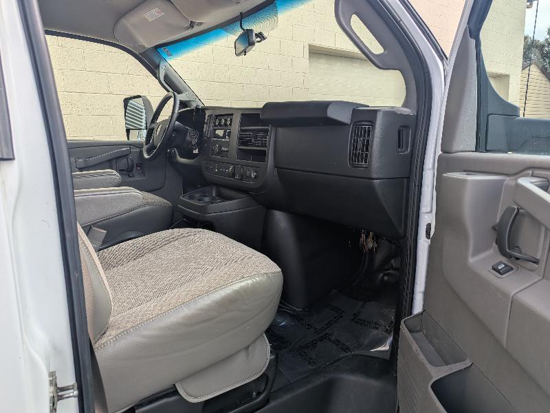 GMC Savana G3500 159 in. 2022