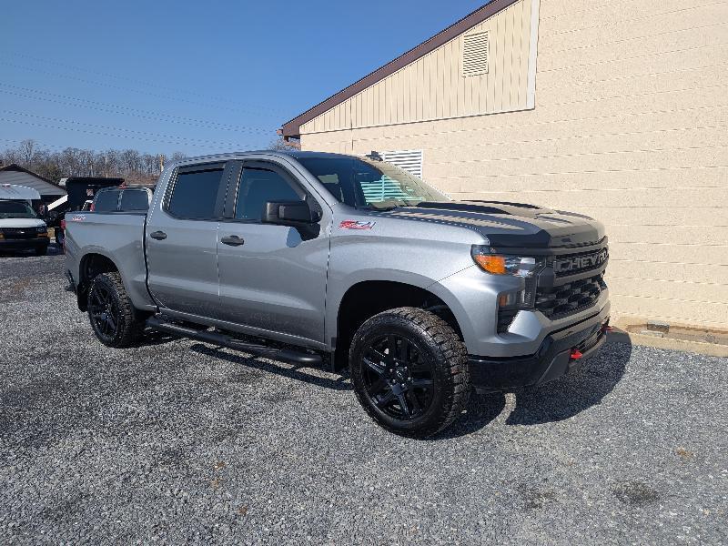 Chevrolet Silverado 1500 Trail Boss Custom Crew Cab 4WD 2024