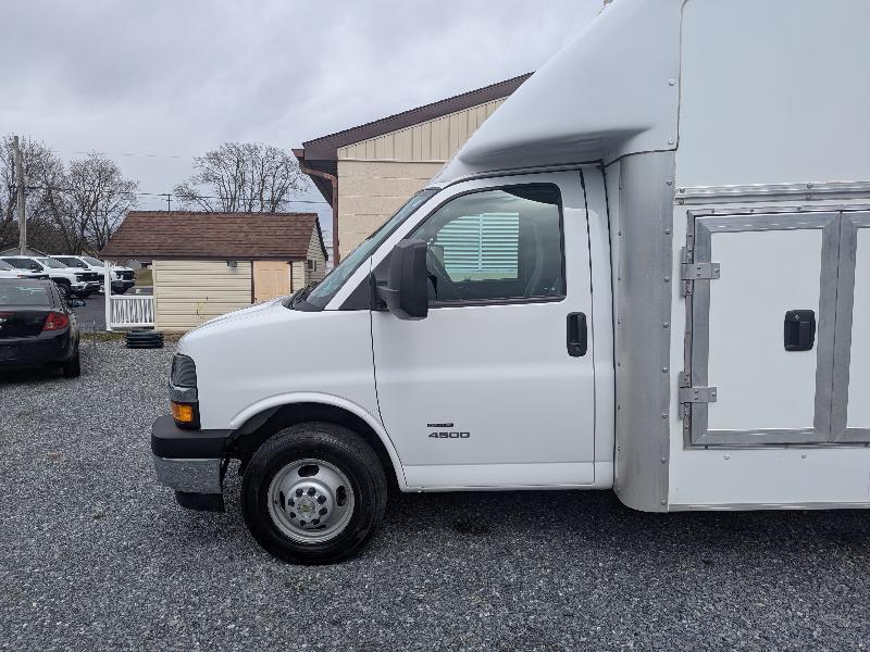 Chevrolet Express G4500 159" 2023