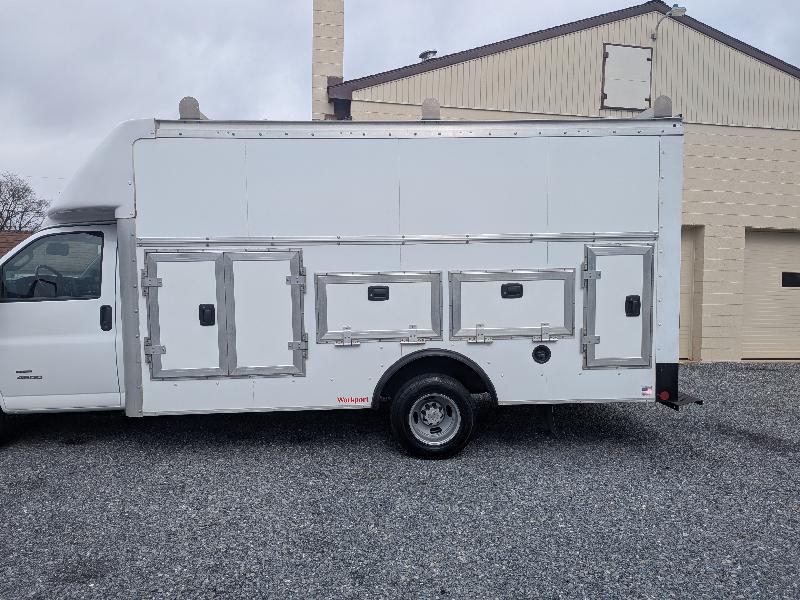 Chevrolet Express G4500 159" 2023