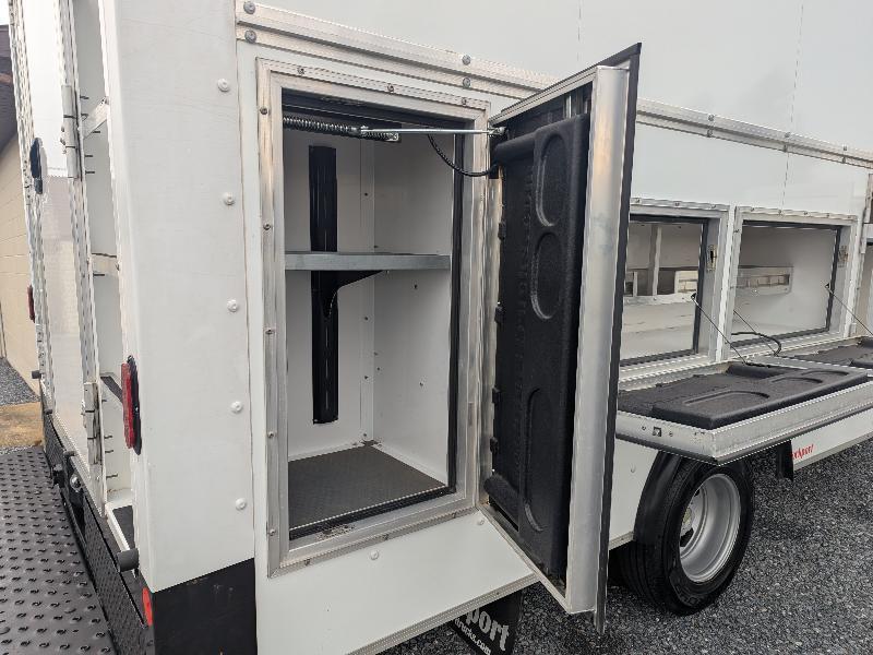 Chevrolet Express G4500 159" 2023