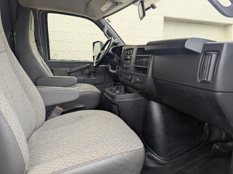 Chevrolet Express G4500 159" 2023