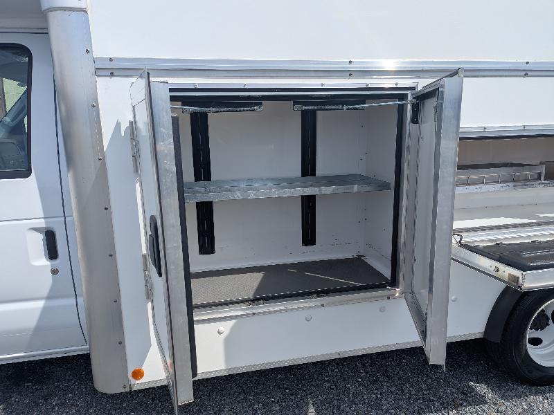 Ford Econoline E-350 Super Duty 2024