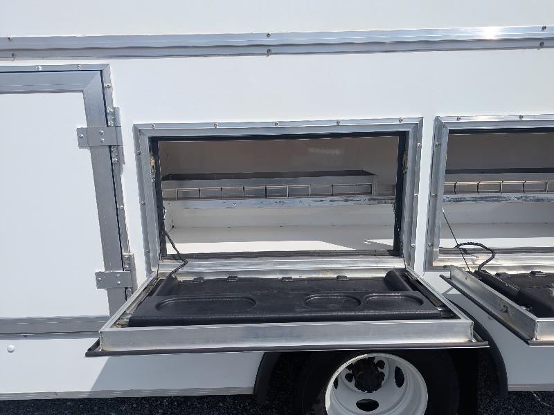 Ford Econoline E-350 Super Duty 2024