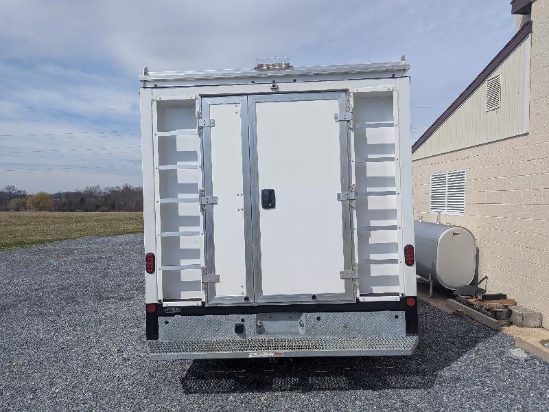 Ford Econoline E-350 Super Duty 2024