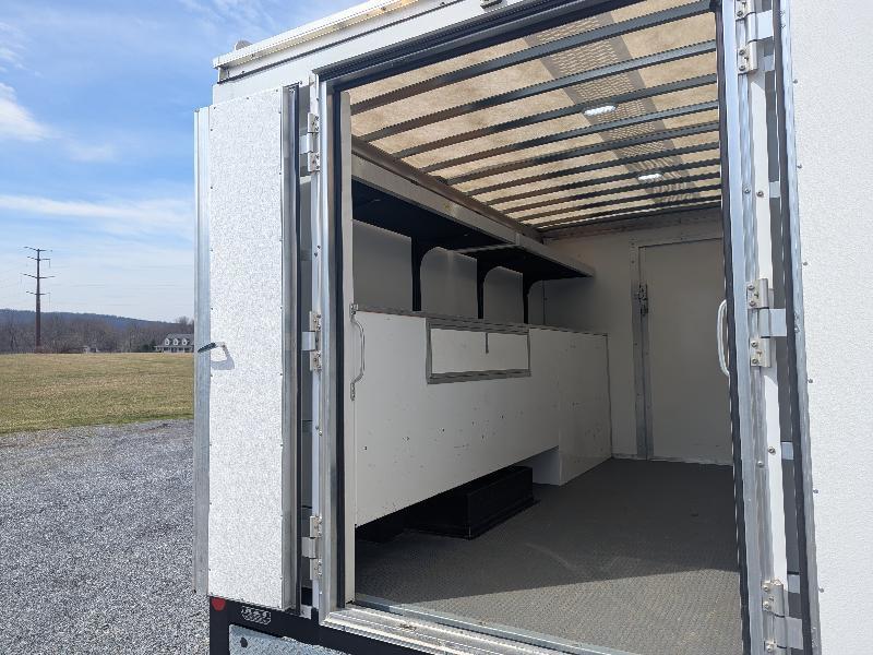 Ford Econoline E-350 Super Duty 2024