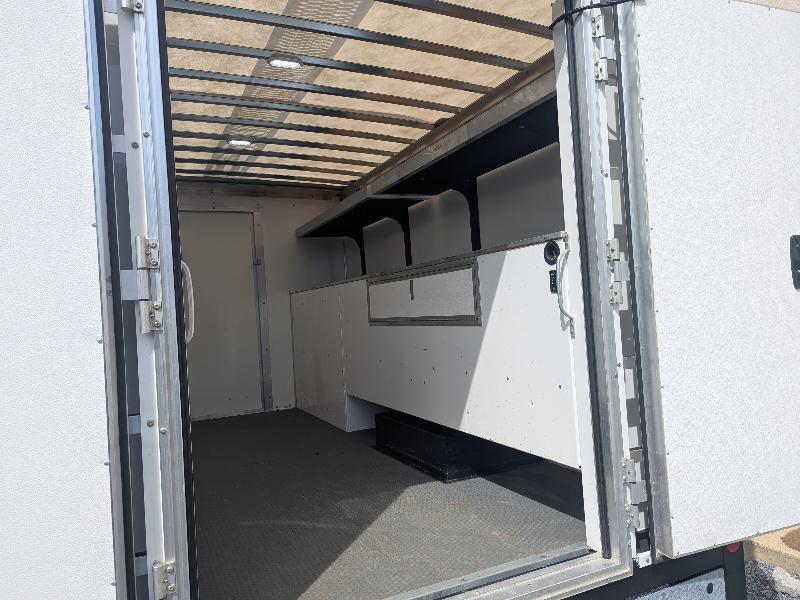 Ford Econoline E-350 Super Duty 2024