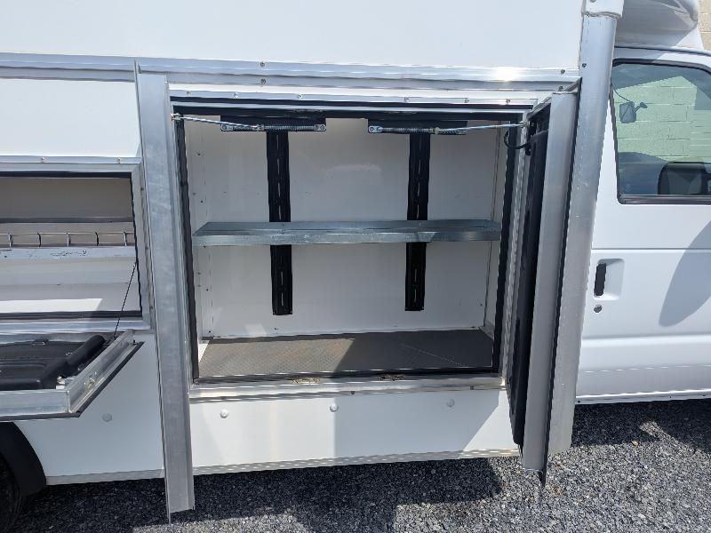 Ford Econoline E-350 Super Duty 2024