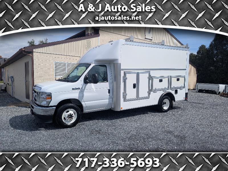 Ford Econoline E-350 Super Duty 2024