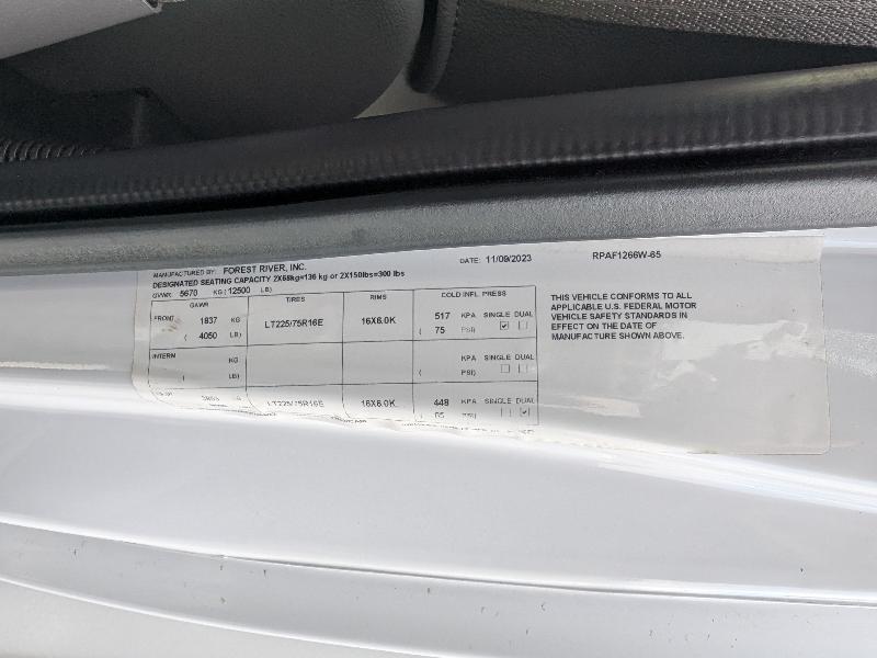 Ford Econoline E-350 Super Duty 2024