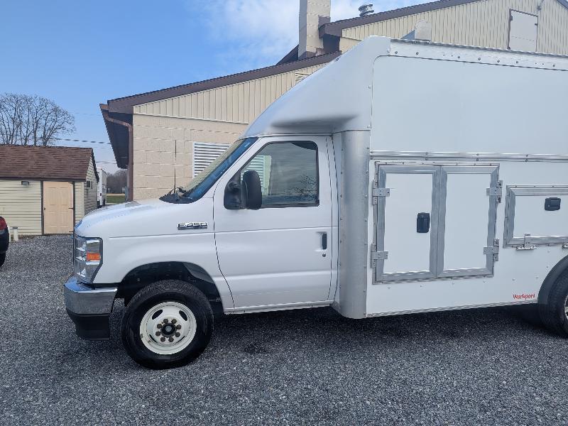 Ford Econoline E-450 2025