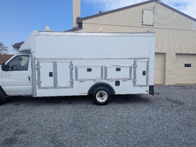 Ford Econoline E-450 2025