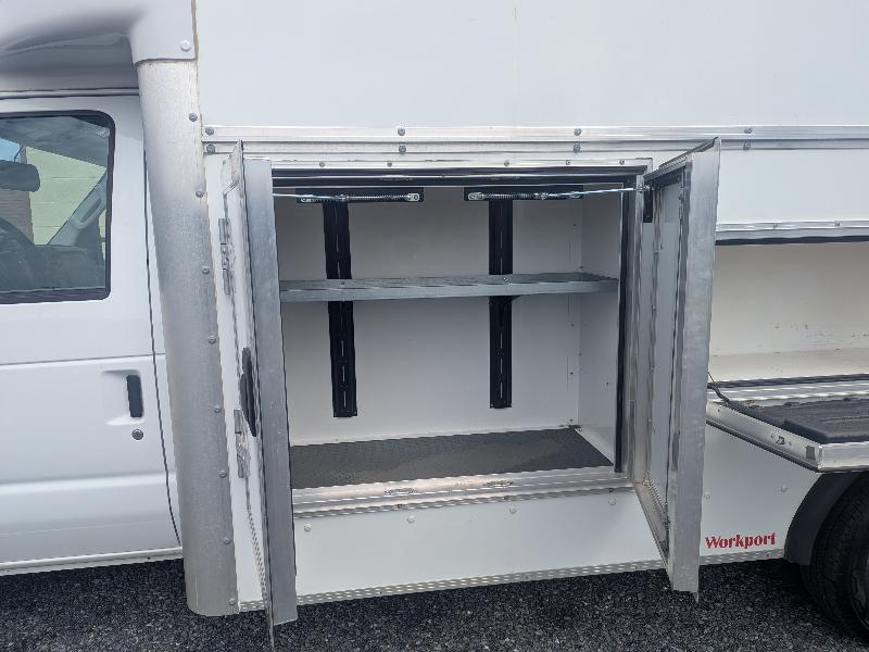 Ford Econoline E-450 2025