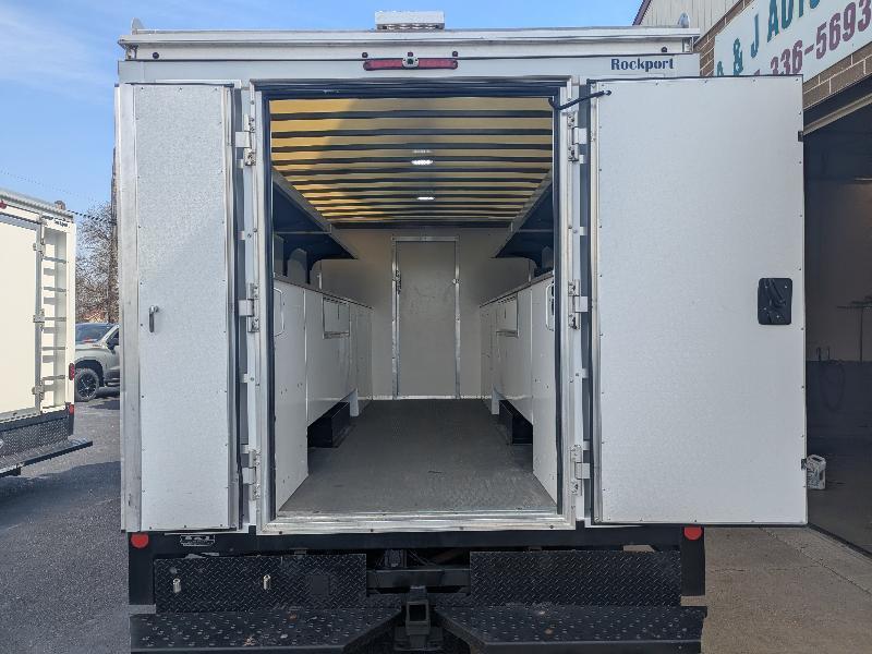 Ford Econoline E-450 2025