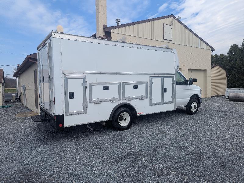 Ford Econoline E-450 2025