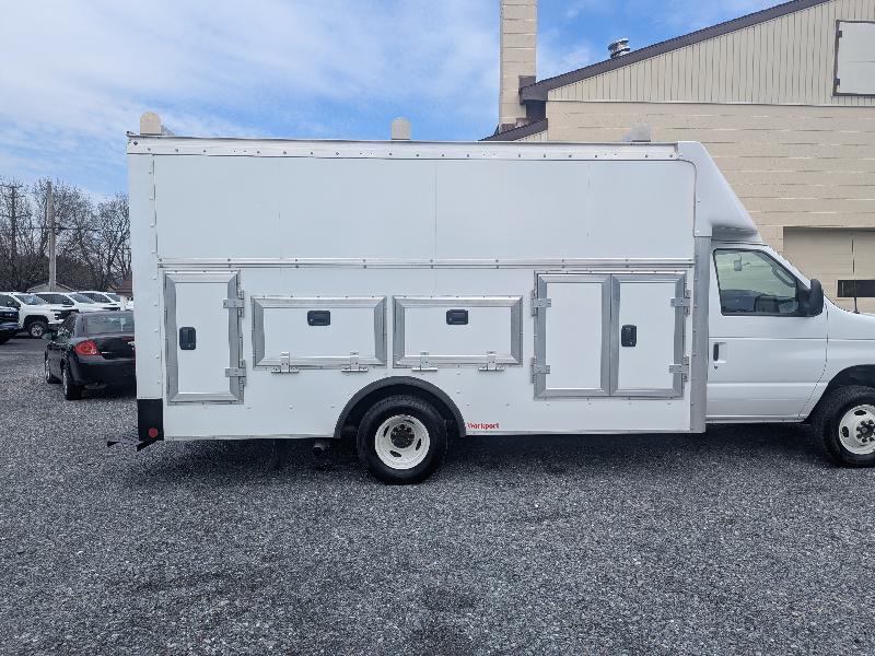 Ford Econoline E-450 2025