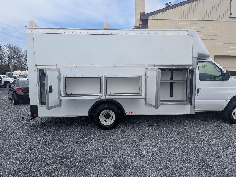 Ford Econoline E-450 2025