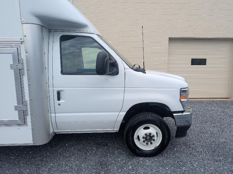 Ford Econoline E-450 2025