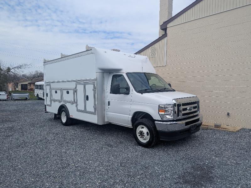 Ford Econoline E-450 2025