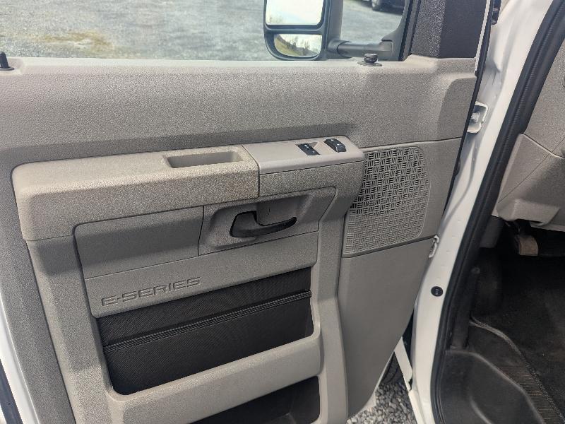 Ford Econoline E-450 2025