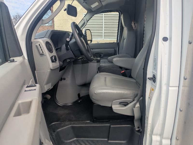 Ford Econoline E-450 2025