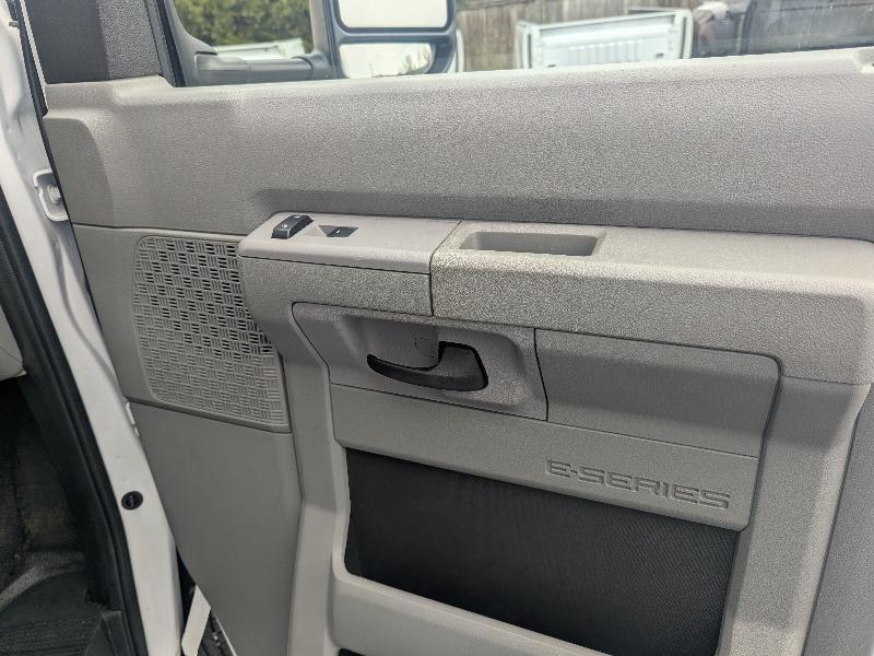 Ford Econoline E-450 2025