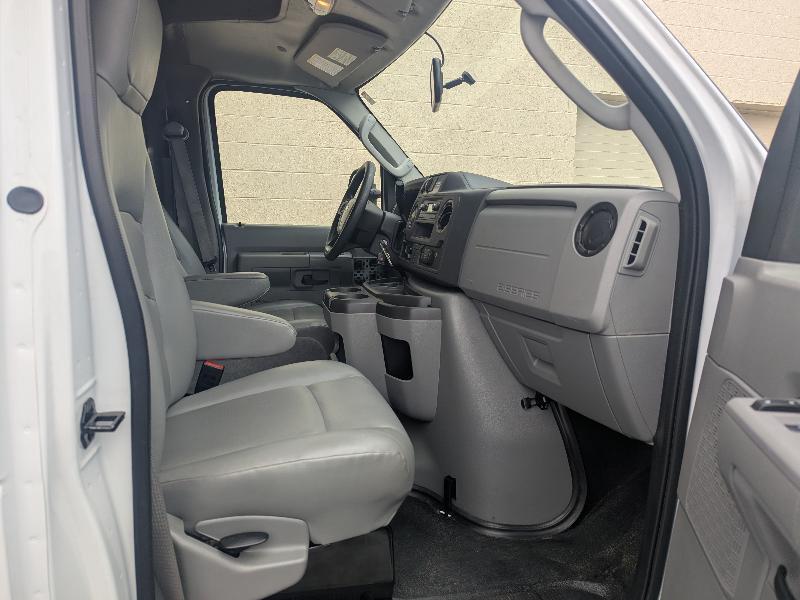 Ford Econoline E-450 2025