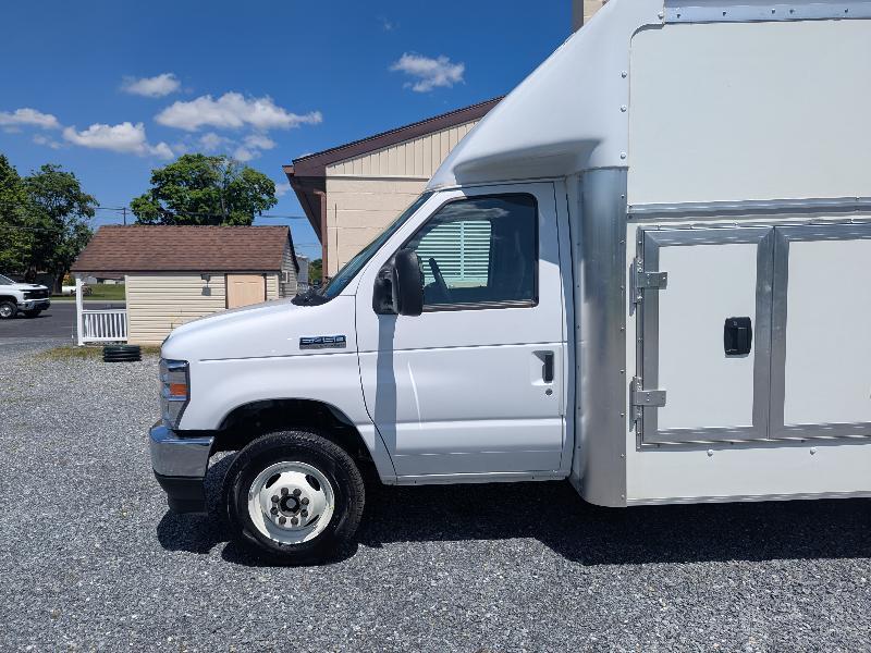 Ford Econoline E-450 2025