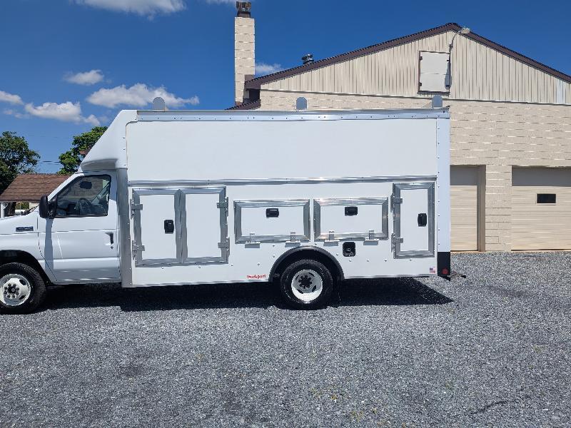 Ford Econoline E-450 2025