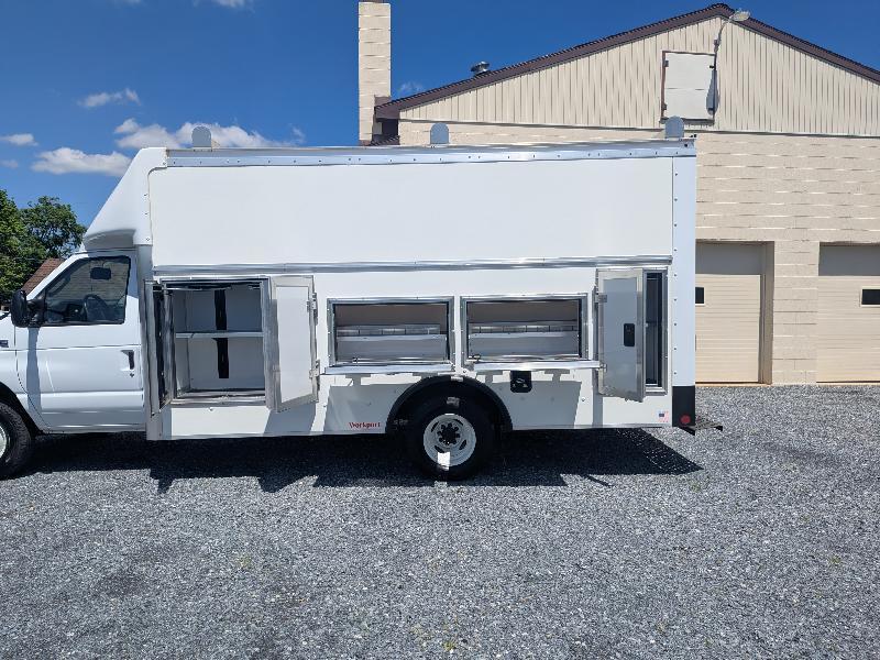 Ford Econoline E-450 2025