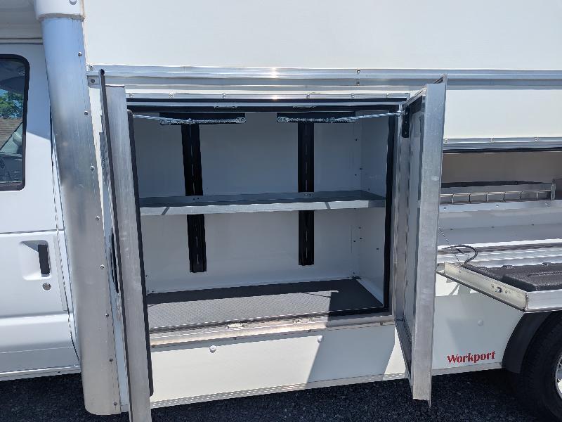 Ford Econoline E-450 2025