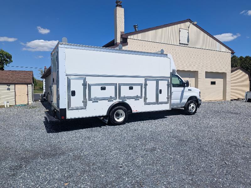 Ford Econoline E-450 2025