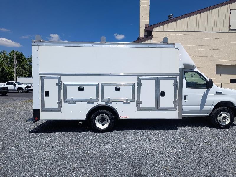 Ford Econoline E-450 2025