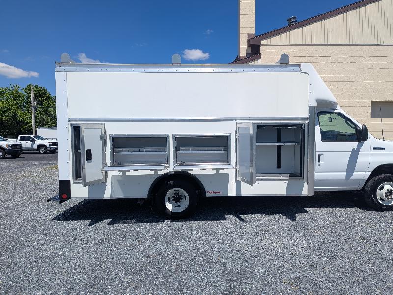 Ford Econoline E-450 2025