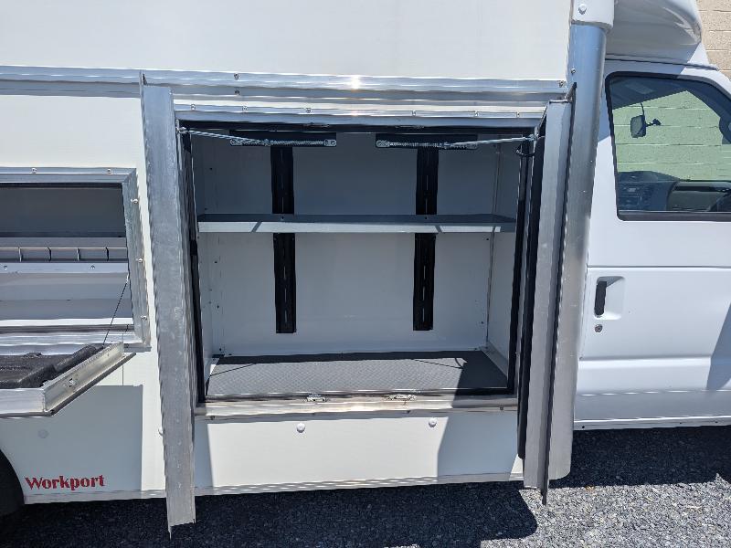 Ford Econoline E-450 2025